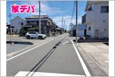 前面5.3ｍ幅の道路に面しており、通行や駐車の際に余裕がある広さです。運転が苦手な方でもラクラク！