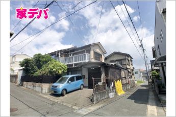 「角地」！建物解体後、更地引渡しです。小・中学校や商業施設充実で、子育て世帯にもうれしい住環境です。