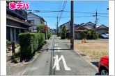 前面道路は見通しが良く、車の移動もスムーズに行えます。