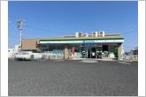 ファミリーマート知立牛田町店（470m）ファミリーマート知立牛田町店の西側からの全景です。