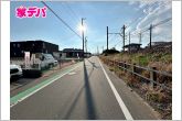 前面5.7ｍ幅の道路に面しており、通行や駐車の際に余裕がある広さです。運転が苦手な方でもラクラク！