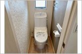 【施工例】各フロア1カ所ずつシャワー機能付トイレを設置しており、忙しい朝の混雑も解消！