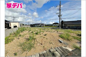 ■南面道路に接面■土地面積60坪以上！■更地渡し！■日当たりが良い角地！■小中学校まで徒歩10分圏内お子さまの通学も安心！■ドラックストアやコンビニが近く生活に便利です！