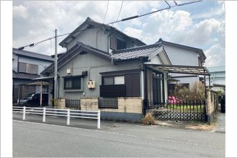 イオン豊川店がすぐそば！50坪超の広々敷地。全居室6帖以上の「7LDK」です。2019年9月に水回り一式・内装をリフォーム済み。現地見学実施中です。お気軽にお問合せ下さい。