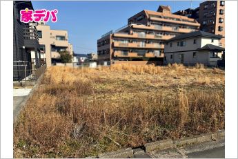 【1号地】日当たり良好角地！建築条件なしの更地引渡しです。現地見学実施中！お気軽に「家デパ」へお問い合わせ下さい。