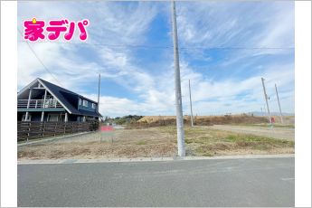 「67坪」超の広々敷地です！建築条件がなく、お好きなハウスメーカーをご利用できます。小・中学校が近く通学も安心の住環境です。