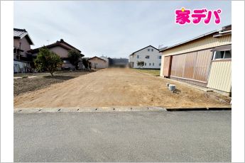 土地面積65坪超の整形地、建築条件なし、更地、現況渡し、バス停まで徒歩5分