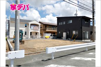 南向きの整形地！名鉄「伊奈」駅徒歩7分、通勤通学に便利な立地です。建築条件はありませんのでお好きなハウスメーカーで建築可能です。