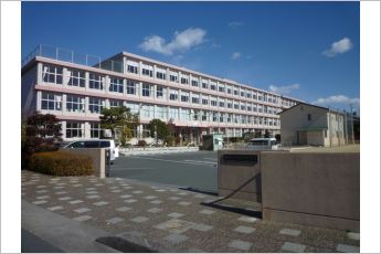 浜松市立富塚小学校（1040m）