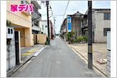 前面道路は見通しが良く、車の移動もスムーズに行えます。